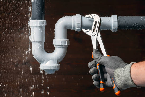 Professional Emergency Plumber technician working in Heavener, OK